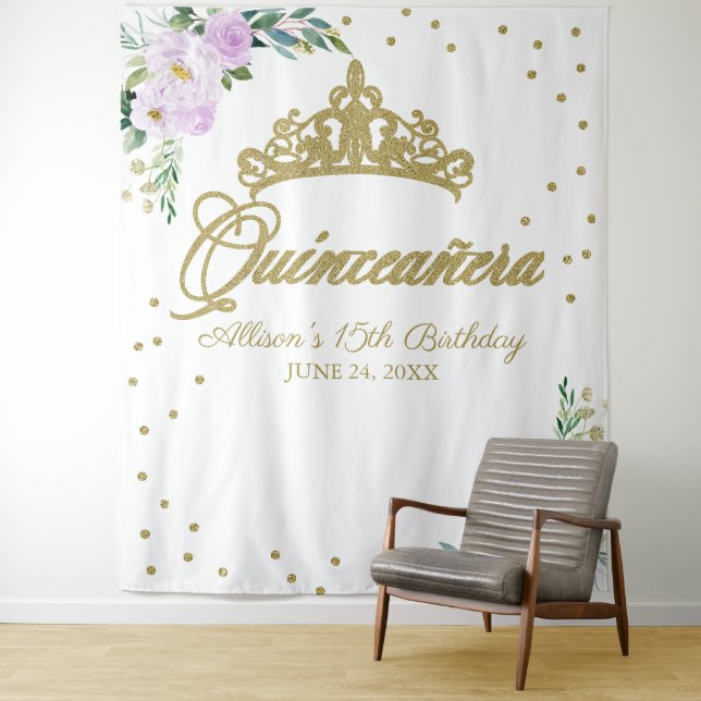 Tenture Couronne de Quinceanera Or Fond Fleurs de Lilas (En situation)