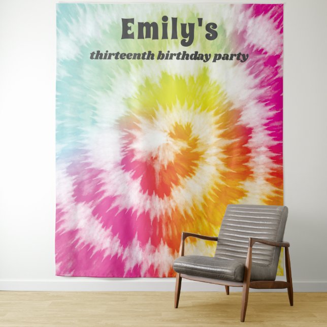 Tenture Cravate Dye Anniversaire Fête Rainbow Hippie fond (En situation)