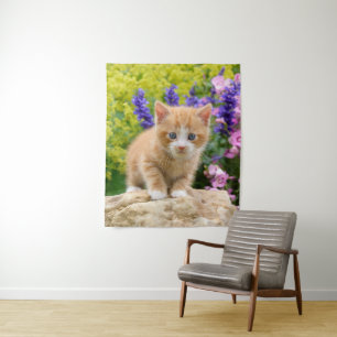 Tenture Cute Ginger Chat Kitten dans un jardin fleuri Phot