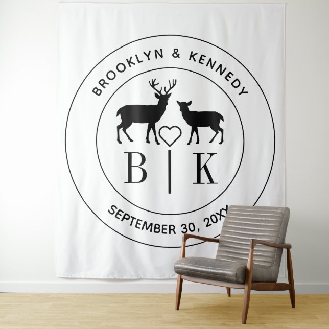 Tenture Deer Monogram Mariage campagnard rustique Nom du c (En situation)