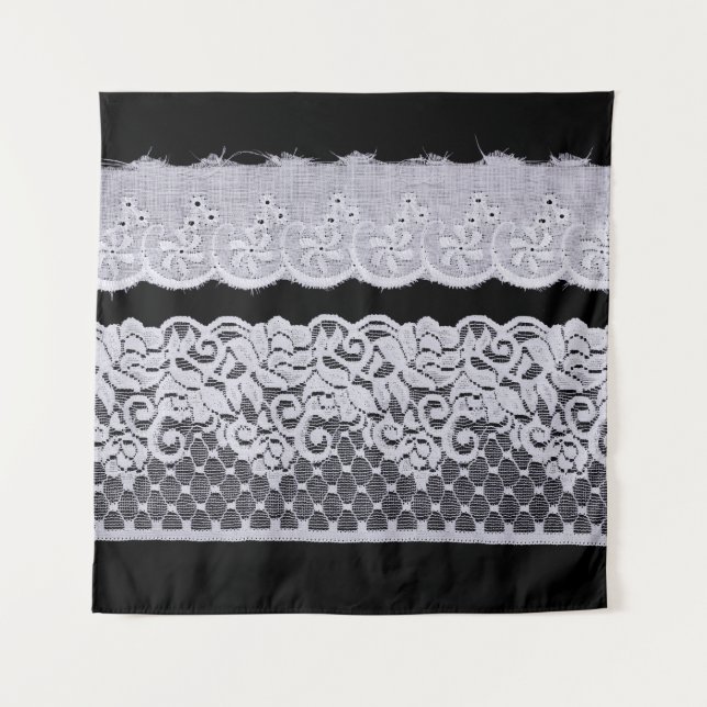 Tenture Dentelle blanche ornementale, fond noir isolé. (Devant)