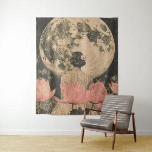 Tenture Élégance Lune - Vue arrière d'une femme avec Lune