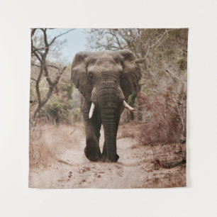 TENTURE ÉLÉPHANT NOIR MARCHANT SUR SABLE BROWN