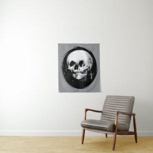 Tenture Femme avec reflet de crâne d'Halloween dans le mir