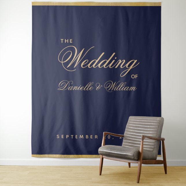Tenture Fond de mariage calligraphié en or bleu marine (En situation)