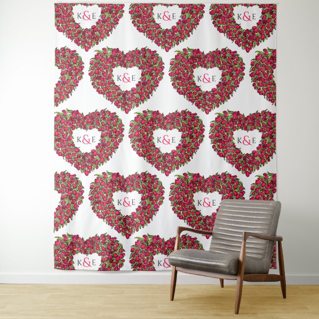 Tenture Fond de mariage monogramme rouge tulipes (En situation)