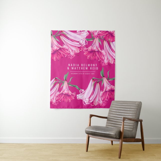 Tenture Fond de mariage personnalisé avec fleurs de lys ro (En situation)
