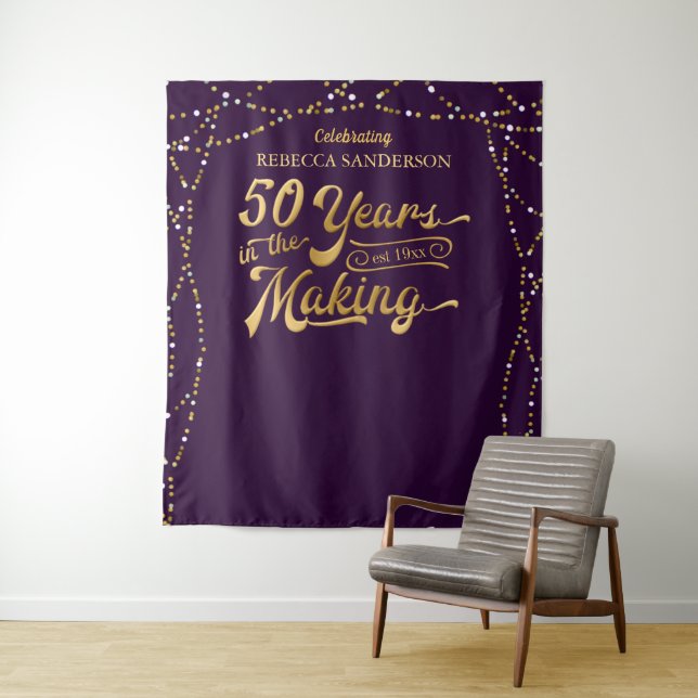 Tenture Fond pour photos d'anniversaire 50 ans Violet et O (En situation)