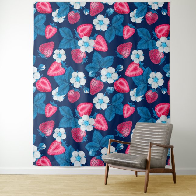 Tenture Fraises roses sur bleu (En situation)