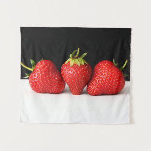 Tenture Fraises sur noir sur blanc wtcnm