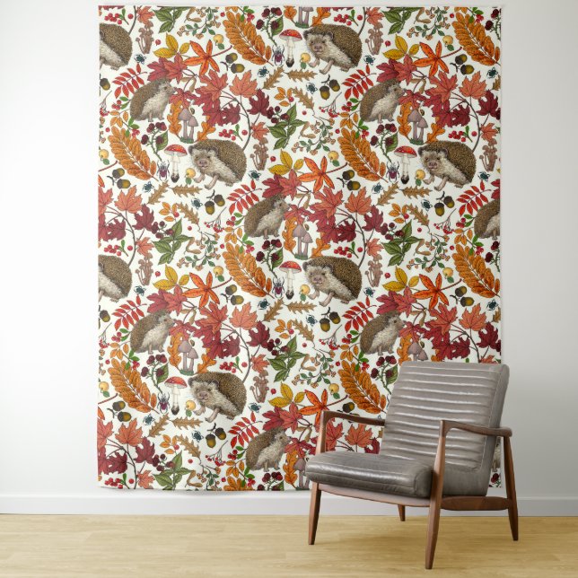 Tenture Hedgehogs and autumn forest flora on ivory (En situation)