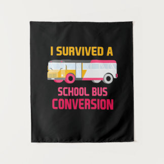 Tenture J'ai survécu à une conversion de bus scolaire