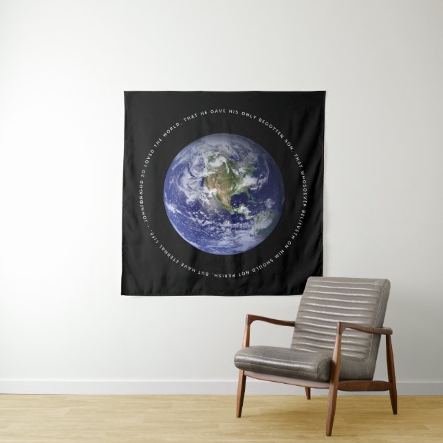 Tenture La planète Terre dans l'espace - Christian John 3: (En situation)