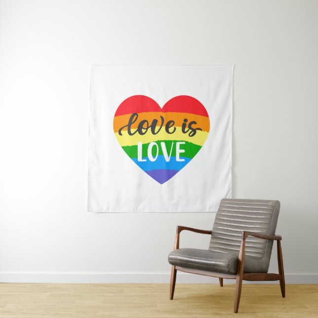 Tenture L'amour est l'amour le coeur arc-en-ciel (En situation)
