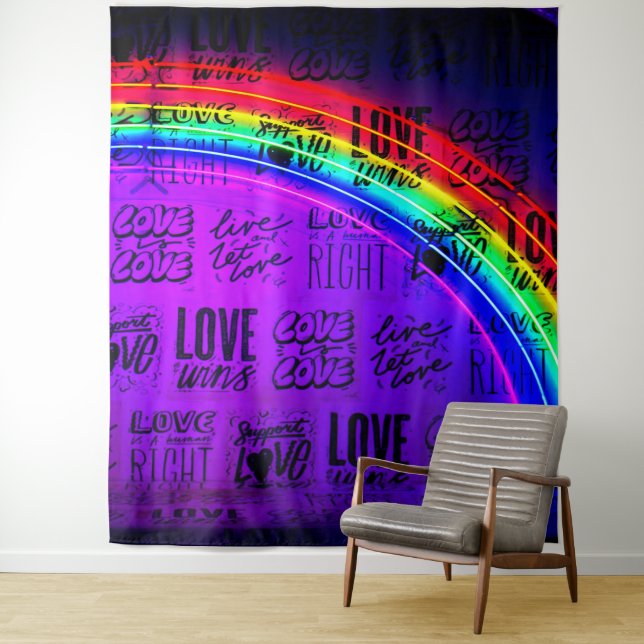 Tenture L'amour gagne Gay pride LBGQT Arc-en-ciel (En situation)