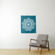 Mandala blanc sur fond bleu