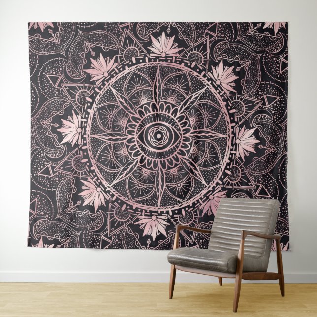 Tenture Mandala de l'oeil rose noir (En situation (horizontale))