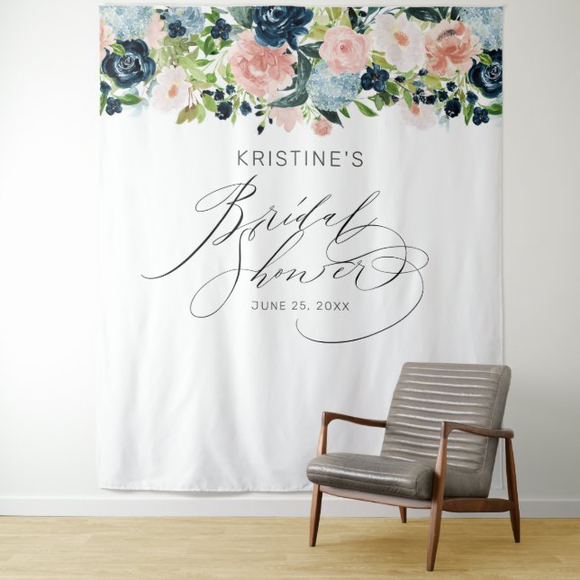 Tenture Mariage Élégant Fleurs Rose Pâle et Bleu Marine To (En situation)