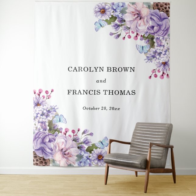 Tenture Mariage personnalisé à l'aquarelle violet floral (En situation)
