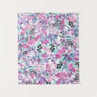 Motif incomparable de fleurs et de baies violettes