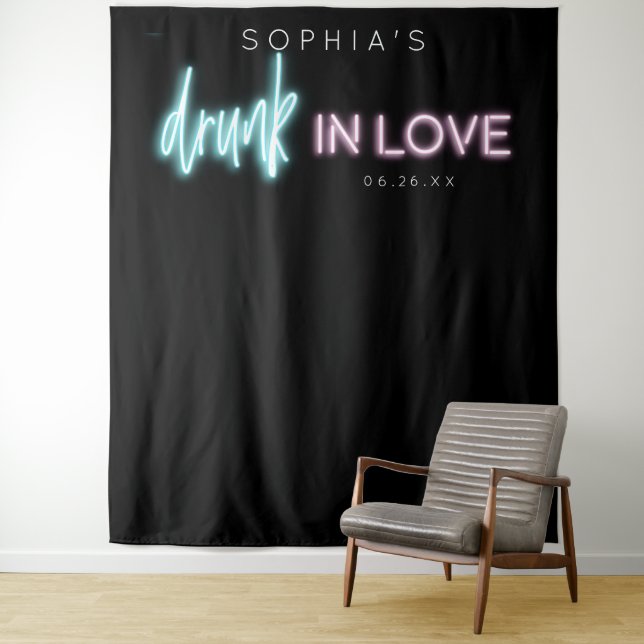 Tenture Neon Drunk In Love Bachelorette Party (En situation)