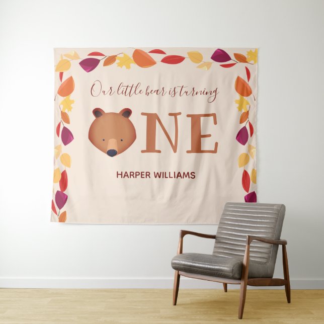 Tenture Ours qui fête son premier anniversaire d'automne (En situation (horizontale))
