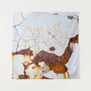 Tenture Peinture blanche fissurée, voiture rouillée.