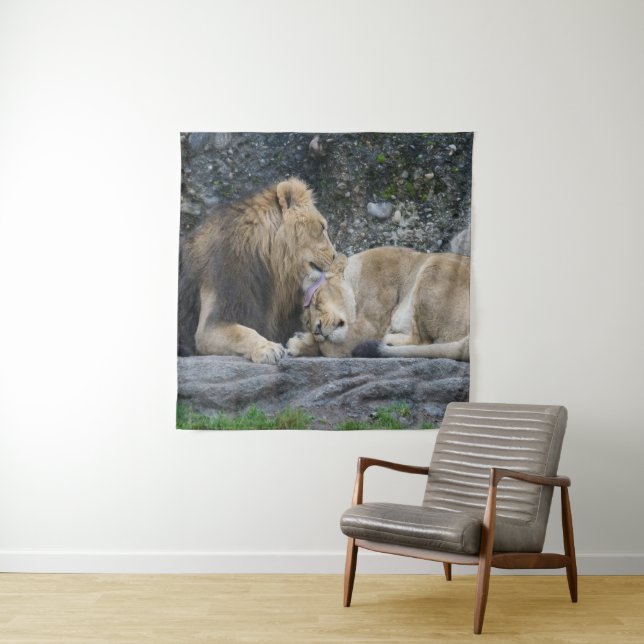 Tenture Puissant amour Lion (En situation)