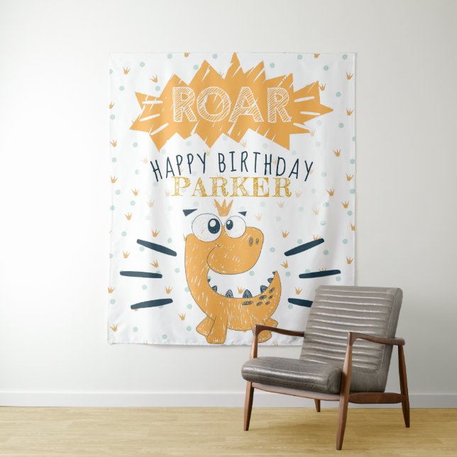 Tenture ROAR Dinosaure Joyeux Anniversaire Personnalisé (En situation)