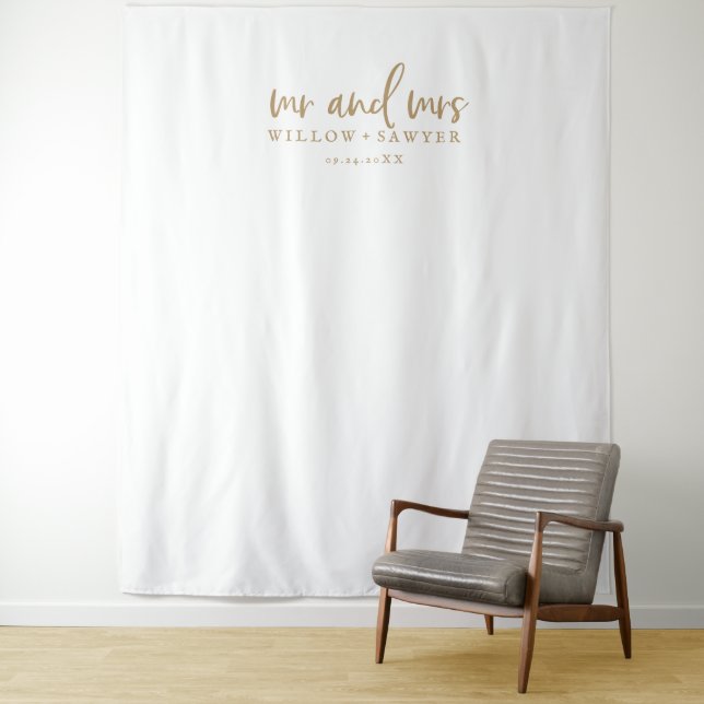 Tenture Rustic Gold Script Mr & Mrs Mariage Photo Backdrop (En situation)