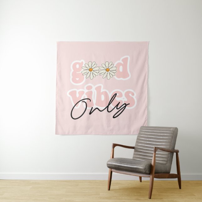 Tenture Slogan hippie des années 70 de Good Vibes (En situation)