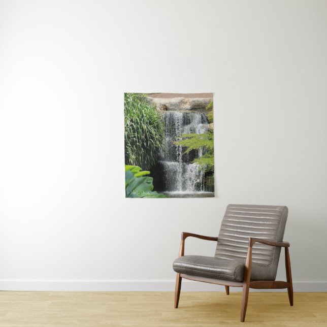 Tenture "TAPISSERIE DE CASCADE (50 po x 60 po) (En situation)