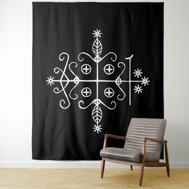 Tenture Veve blanc de Papa Legba sur noir (En situation)