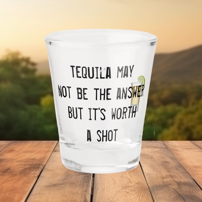 Tequila ist vielleicht nicht die Antwort, aber es  Schnapsglas (Von Creator hochgeladen)
