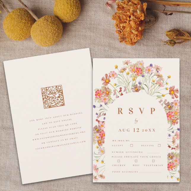 Terracotta Boho Fall Floral RSVP Karte (Boho fall Wildflower floral arch Wedding rsvp QR code card in terracotta burnt orange beige brown)