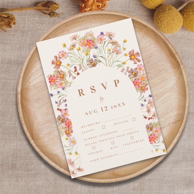 Terracotta Boho Fall Floral RSVP Karte (Boho fall wildflower floral arch wedding RSVP card terracotta burnt orange beige modern elegant)