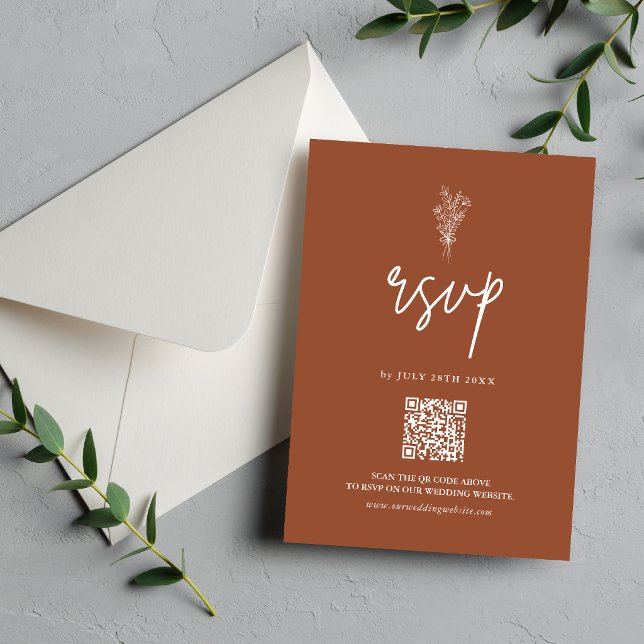 Terracotta Burnt Orange Rustic Wedding QR Code RSVP Karte (Terracotta burnt orange RSVP card with QR code makes replies easy and stylish.)