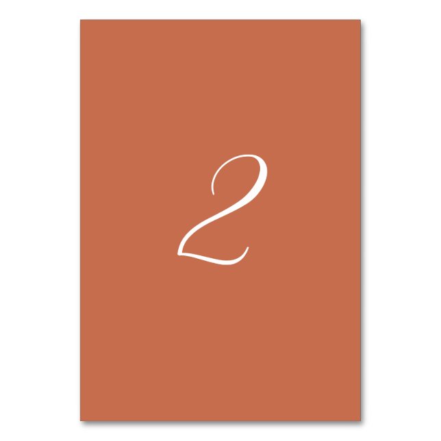 Terracotta Elegante Script Calligraphy Wedding Tischnummer (Vorderseite)