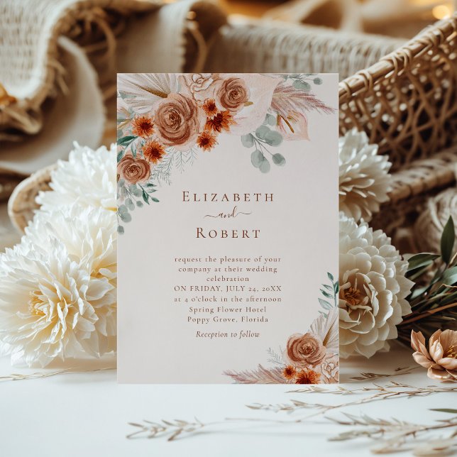 Terracotta Floral Pampas Grass Eukalyptus Wedding Einladung (Terracotta Floral Pampas Grass Eucalyptus Wedding Invitation on a sunny table with boho flowers)