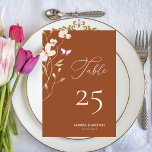 Terracotta Floral Rost Wildblumen Skript Hochzeit Tischnummer<br><div class="desc">Feiern Sie Ihre Hochzeit mit dieser stilvollen,  modernen Tischkarte mit eleganter Kalligraphie und individuellem Text Ihrer Wahl. Fügen Sie einfach Ihre eigenen Daten hinzu,  indem Sie auf die Option "Personalisieren" klicken.</div>