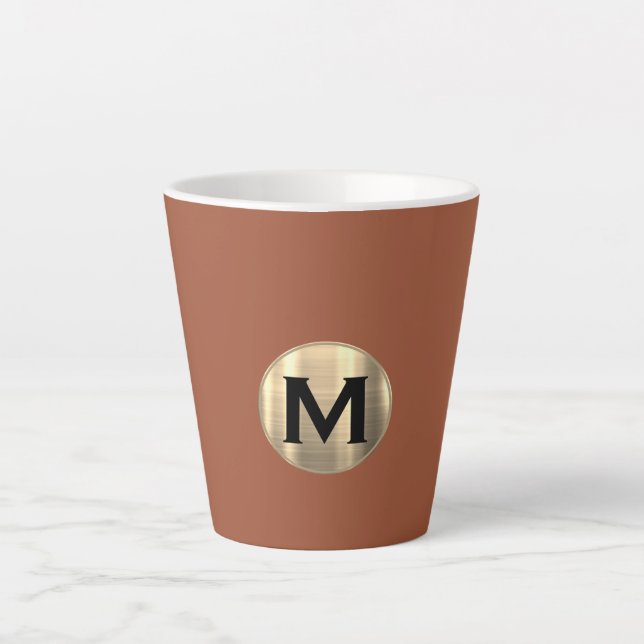 Terracotta Metallic Gold Monogram Milchtasse (Vorderseite)
