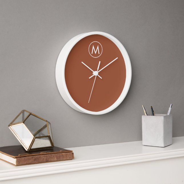 Terracotta Minimalistisch White Monogram Uhr (Büro)