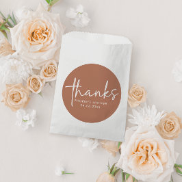 Terracotta Minimalistisches Script-Brautparty Geschenktütchen