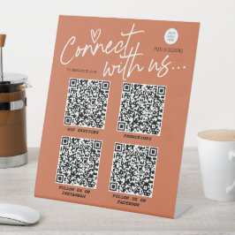 Terracotta QR Code Vernetzung Modernes Skriptzeich Sockelschild