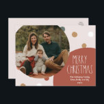 Terracotta Red Boho Polka Dot Christmas One Foto Feiertagspostkarte<br><div class="desc">Diese terracotta roten boho polka dot Christmas ein Foto Urlaub Postkarte ist perfekt für Ihre moderne böhmische Landhaus-inspiriert Urlaub Gruß. Der klassische rustikale, aber feine handgezeichnet Schriftart verleiht ihm einen erdigen Vintagen Look und behalte ihn niedlich und einfach. Die Polka-Punkte kommen in Erdtönen wie Rot, Salbei, Rosa, Rosa, Terrakotta, Rost...</div>