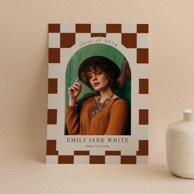 Terracotta Retro Checkered Arch Foto Abschluss Einladung (Von Creator hochgeladen)