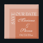 Terracotta Simple Modern Chic Script Wedding Magnet<br><div class="desc">Einfache,  moderne,  schicke Hochzeitsmagnet 'RETT OUR DATE' für Braut,  die ihre Zeremonien in der modernen Terracotta bewundern. Alles Set auf modernem weißem Schriftart mit Initialen auf der Seite.</div>