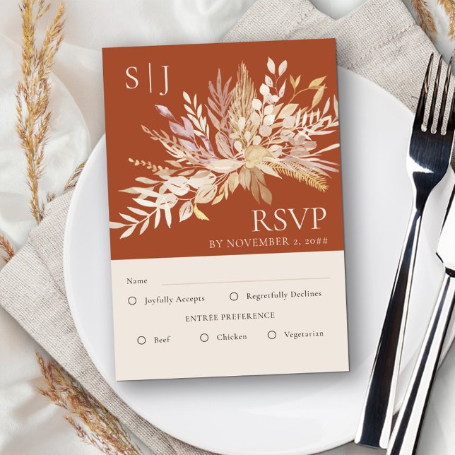 Terracotta Wedding Entree RSVP Karte (Terracotta wedding RSVP with editable meal options, monogram and neutral cream foliage)