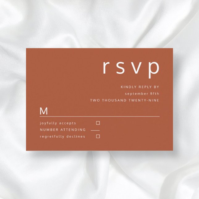 Terracotta & White Minimalistisch Typografy Weddin RSVP Karte (Von Creator hochgeladen)