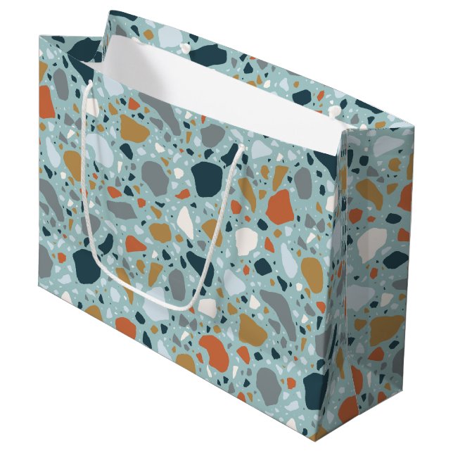 Terrazzo in Blau Große Geschenktüte (Vorderseite Schrägansicht)